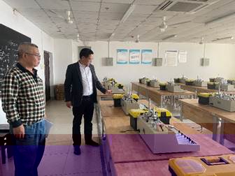 圖片包含 室内, 建築, 人, 男人描述已自動生成