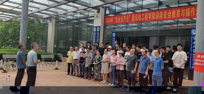 一群人站在建築外面描述已自動生成
